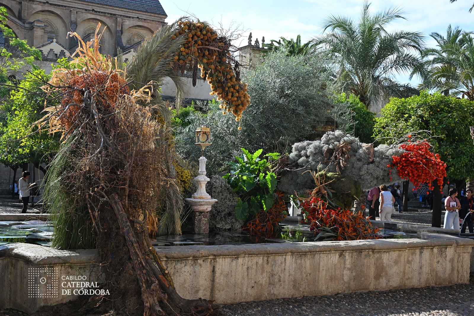 Imagen de la noticia: El Patio de los Naranjos acoge la instalación floral 'HALCYON' de PARKSOHEE en FLORA 2026