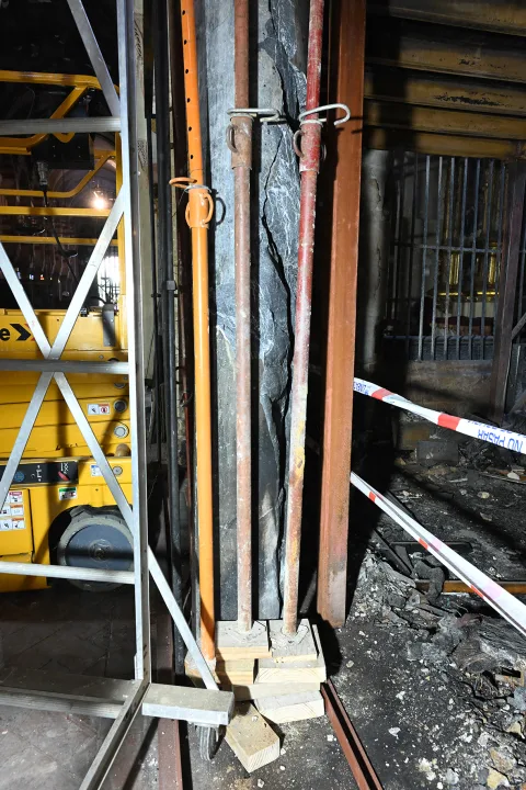Imagen de la noticia: El Cabildo sustituye la columna dañada en el incendio de la Mezquita-Catedral