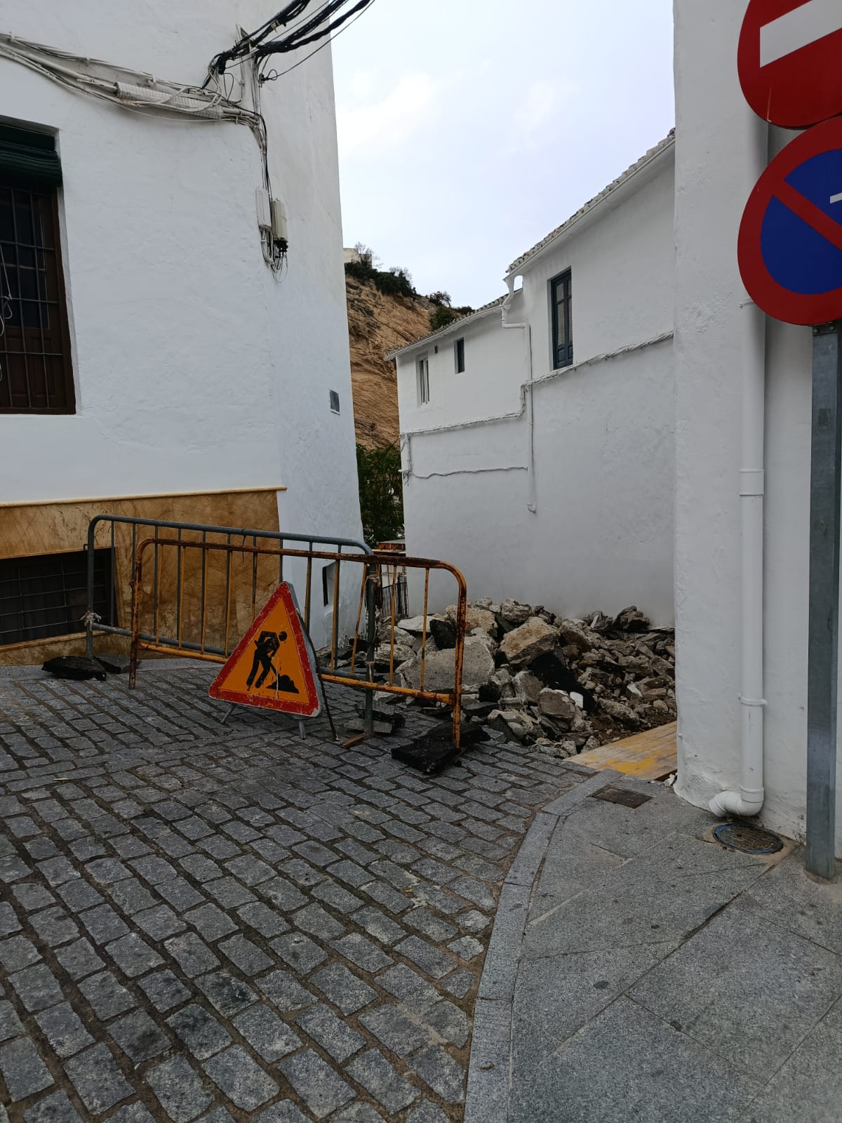 Imagen de la noticia: Iznájar corta al tráfico la calle Fuente Nueva-Coso por la segunda fase de su reforma