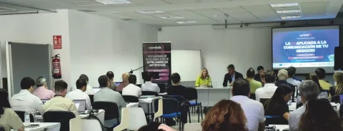 Imagen de la noticia: Puente Genil acoge un taller de IPRODECO para aplicar la IA a la comunicación de los negocios