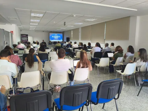 Imagen de la noticia: Puente Genil acoge un taller de IPRODECO para aplicar la IA a la comunicación de los negocios
