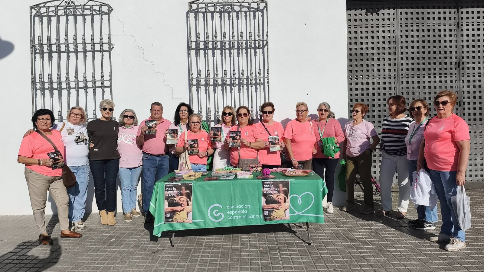 Imagen de la noticia: Villa del Río lee el manifiesto de la AECC contra el cáncer de mama