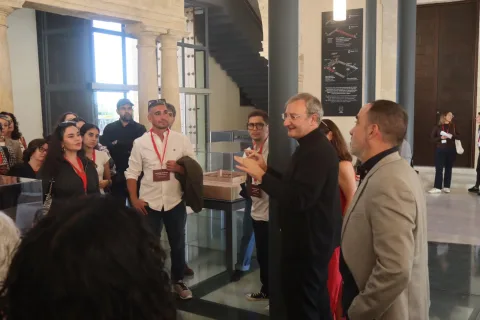 Imagen de la noticia: Sesenta investigadores del mundo árabe visitan la Mezquita-Catedral con acceso gratuito