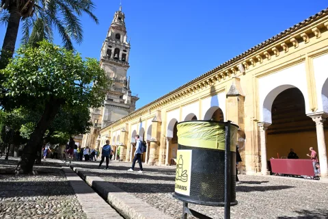 Imagen de la noticia: La Mezquita-Catedral certifica que recicla el 87,3% de sus residuos