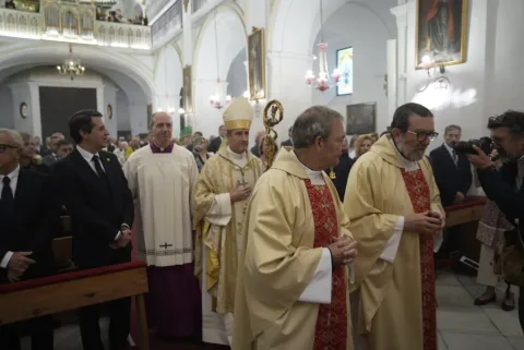 Imagen de la noticia: El obispo pide a San Rafael por los barrios con menos renta de Córdoba