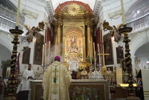 Imagen de la noticia: El obispo pide a San Rafael por los barrios con menos renta de Córdoba